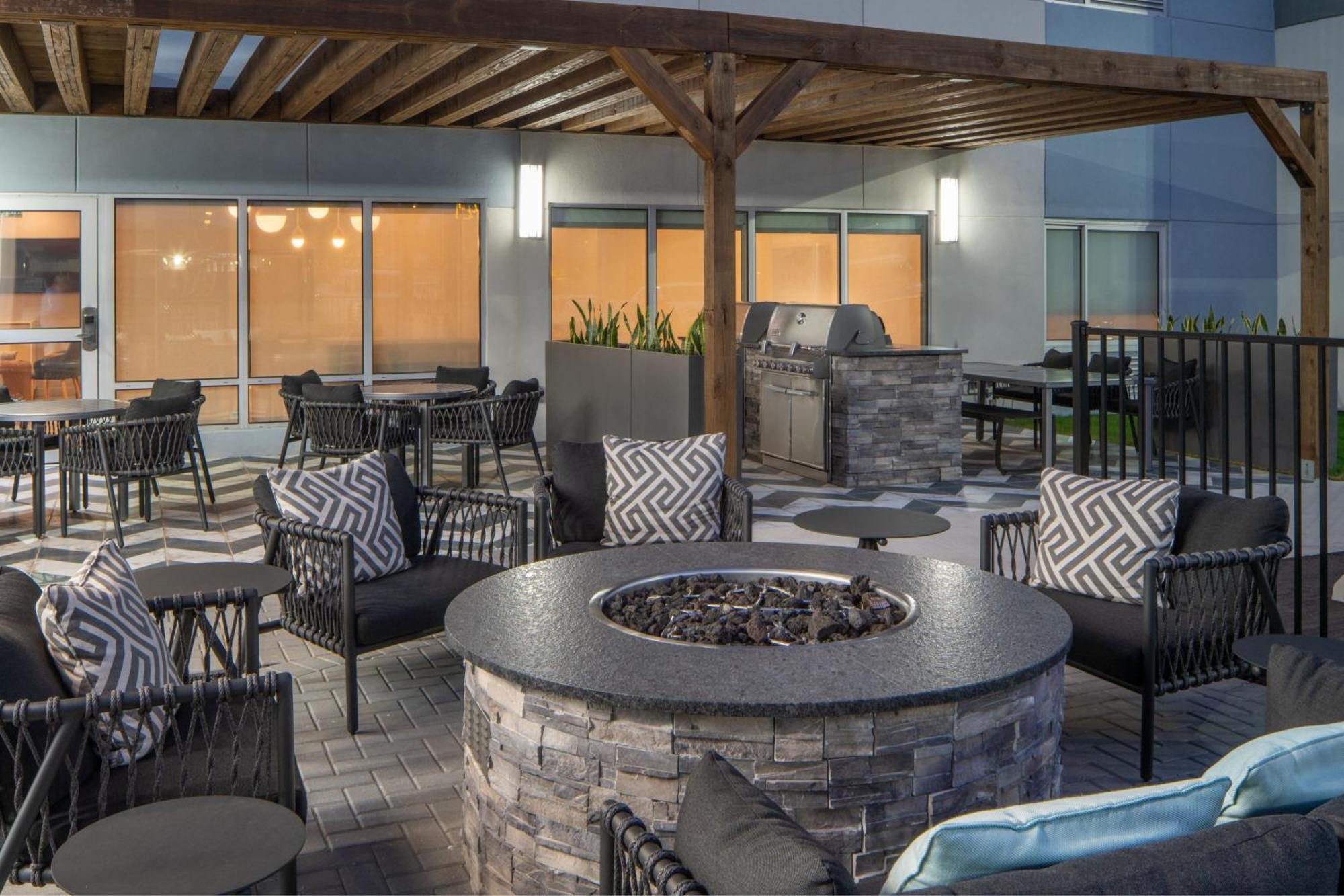 Towneplace Suites By Marriott Pensacola West I-10 Ferry Pass Exterior photo