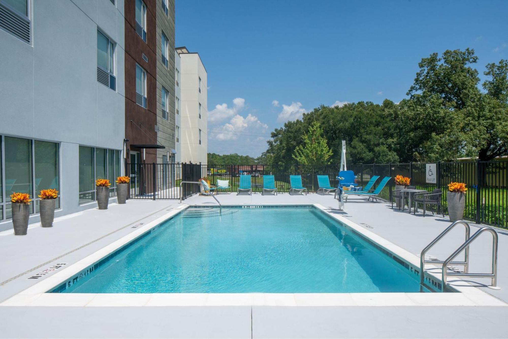 Towneplace Suites By Marriott Pensacola West I-10 Ferry Pass Exterior photo